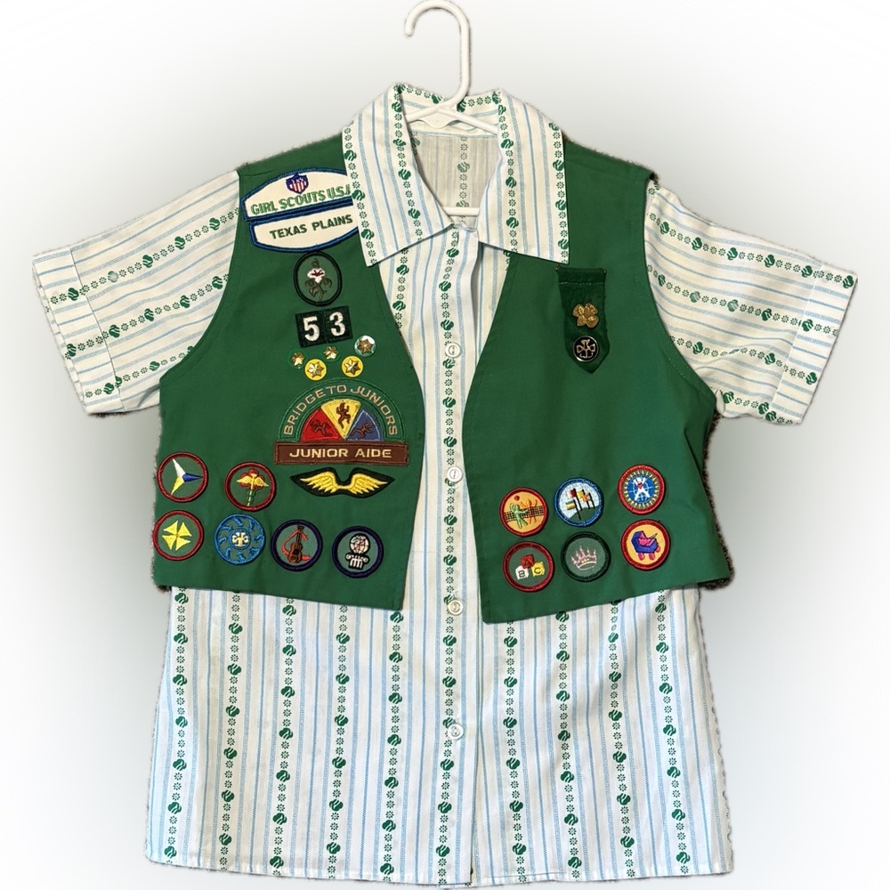 201. Vintage (80s 90s) Girl Scouts Junior Vest & Top with Badges, Green, Size 12